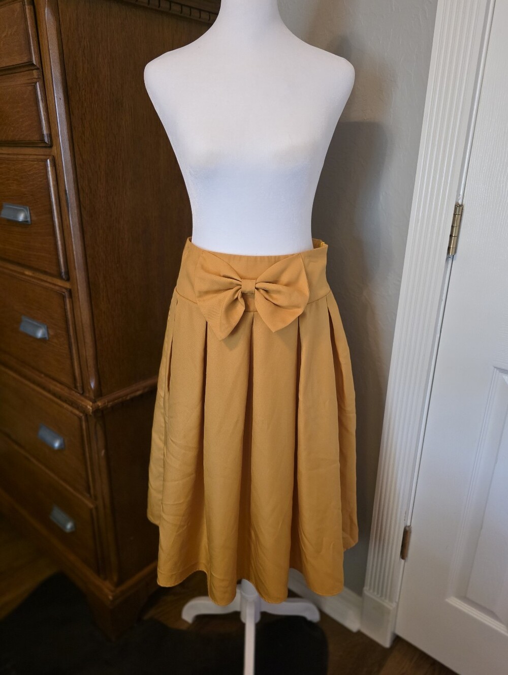 Persun Women’s Mustard Bow-Front Skirt (Small)